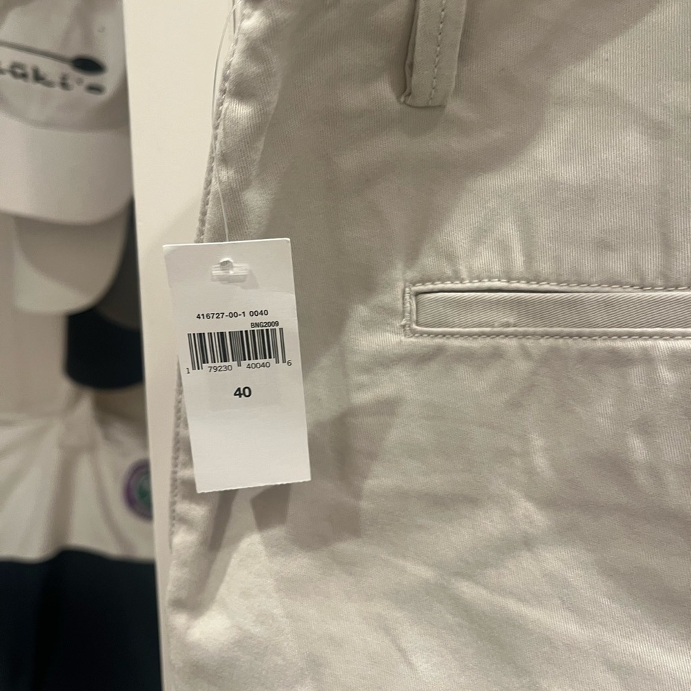 GAP Men's‎ Light Gray Flat Front Shorts - Picture 6 of 6